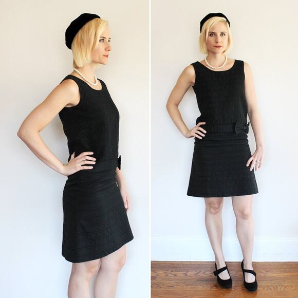 Vintage 60s Textured Black Sleeveless Shift Dress with Big Bow Detail / Small - Picture 3 of 10